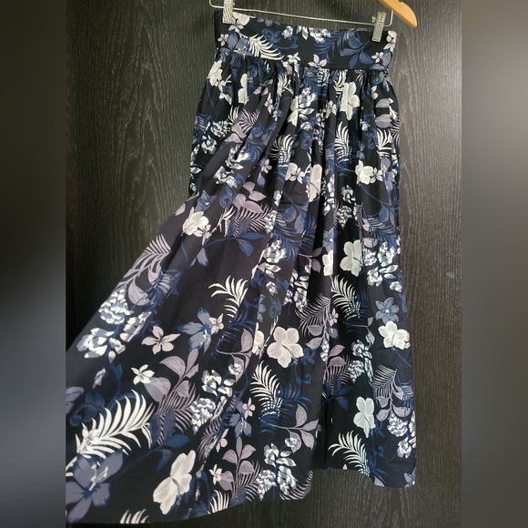 Banana Republic Blue and White A-Line Midi Skirt - Picture 2 of 16